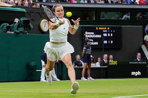 Maria Sakkari plays a return to Emma Raducanu